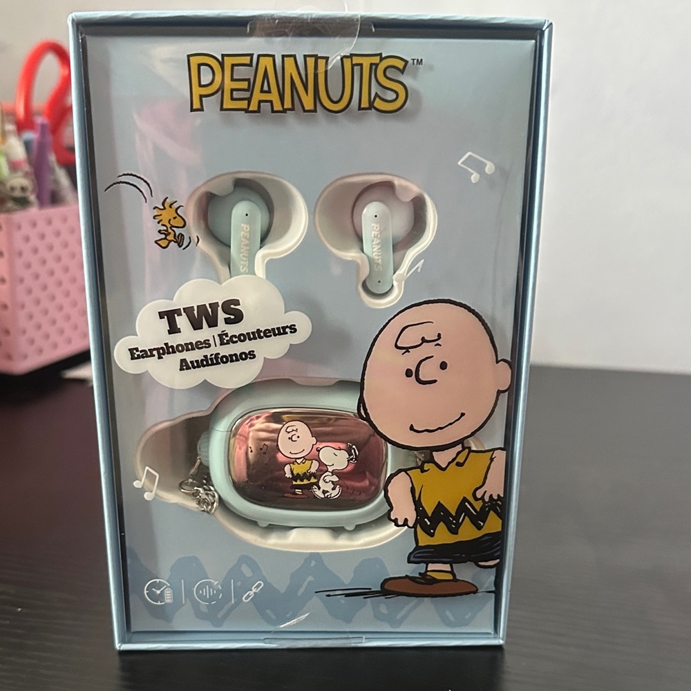 MINISO- Peanuts- Wireless Earphones and Case (NWT)